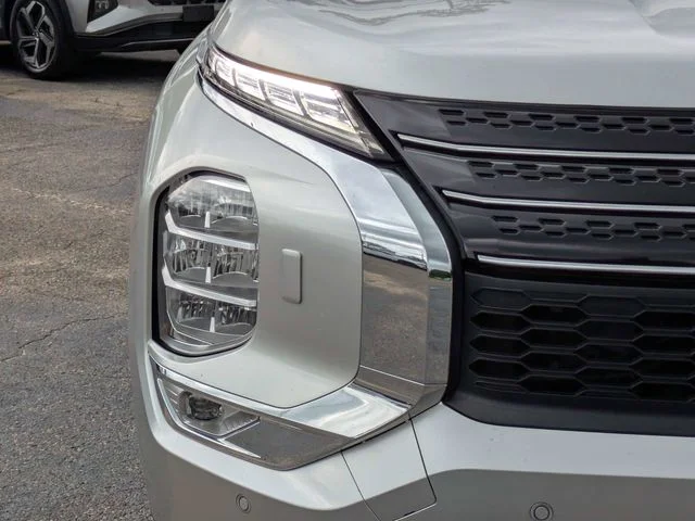 2023 Mitsubishi Outlander Plug-In Hybrid SE - Photo 10