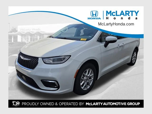 2023 Chrysler Pacifica Touring L's photo