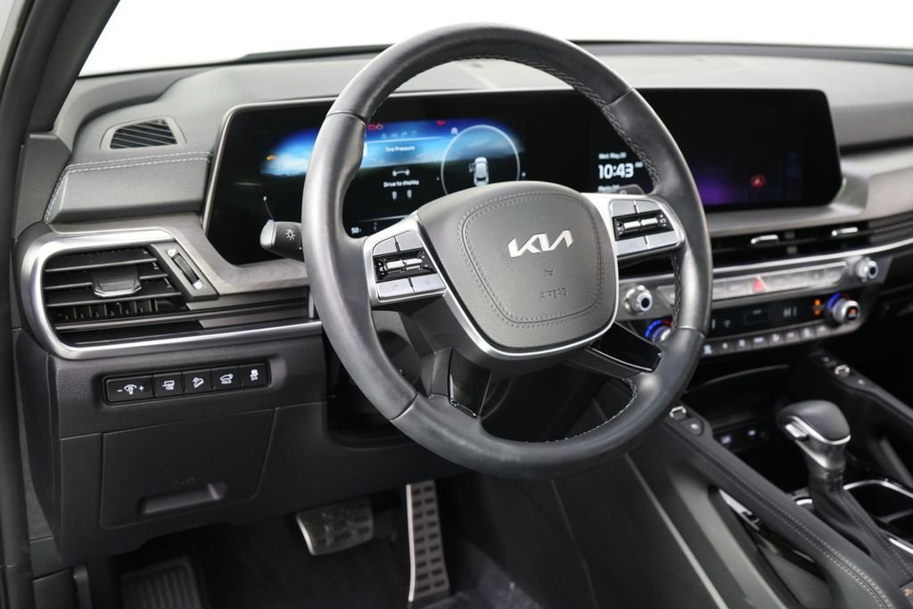 Used 2025 Gray Kia SX X-Line image 3