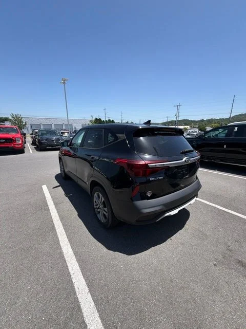 Used 2021 Black Kia LX image 5