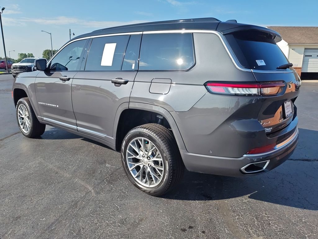 Used 2025 Gray Jeep Summit image 3