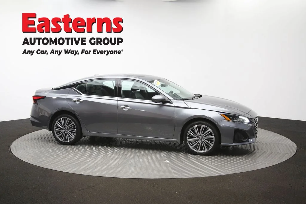 Used 2023 Gray Nissan 2.5 SL image 39