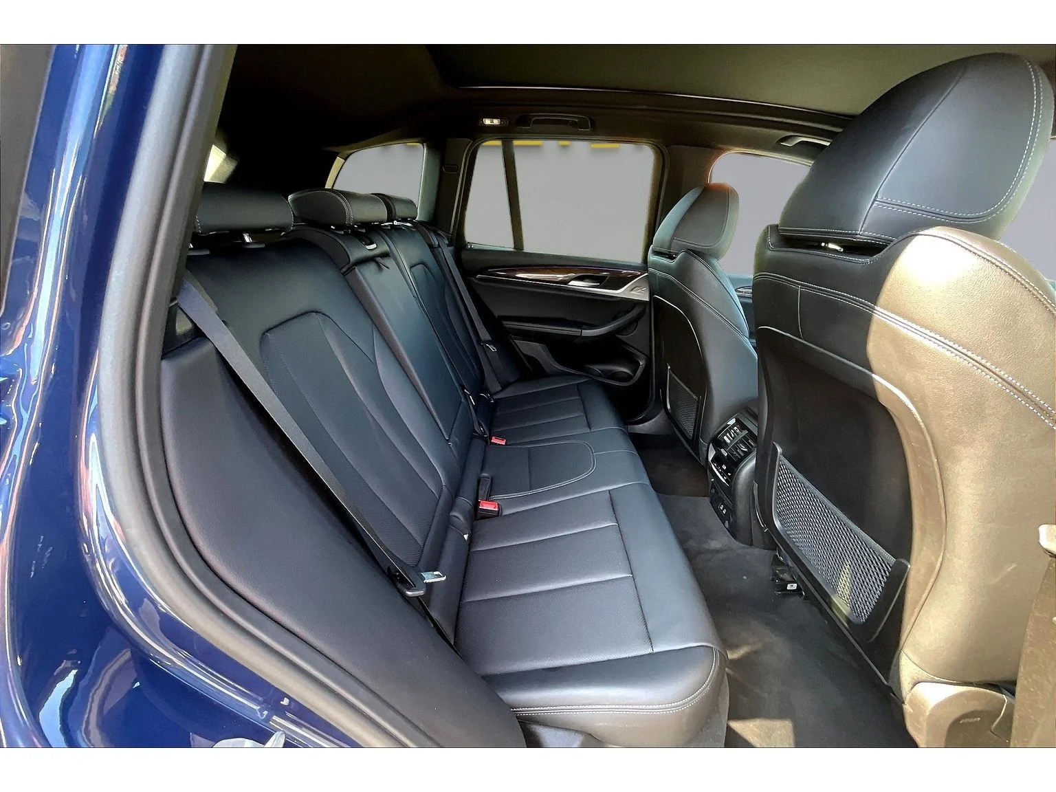 Used 2024  BMW sDrive30i image 19