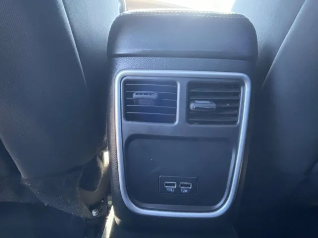 Used 2023 White Dodge SXT image 11