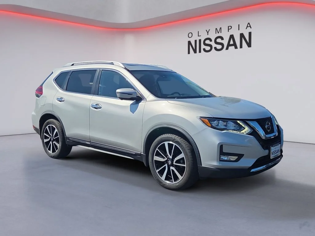 Used 2018 Silver Nissan SL image 9