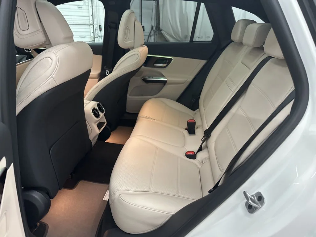 Used 2026 White Mercedes-Benz GLC 300 image 21