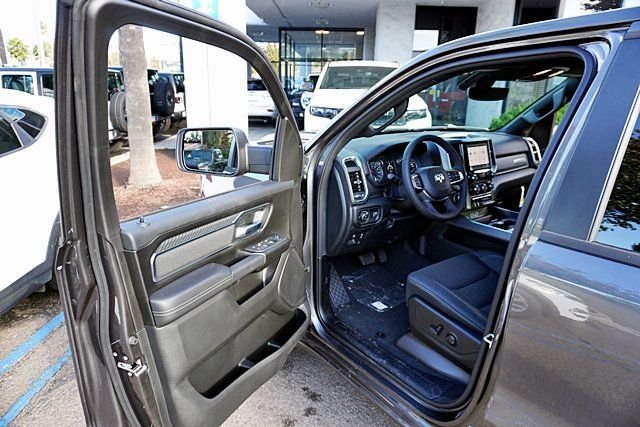 New 2026 Granite Crystal Metallic Clear-Coat Exterior Paint RAM Big Horn/Lone Star image 43