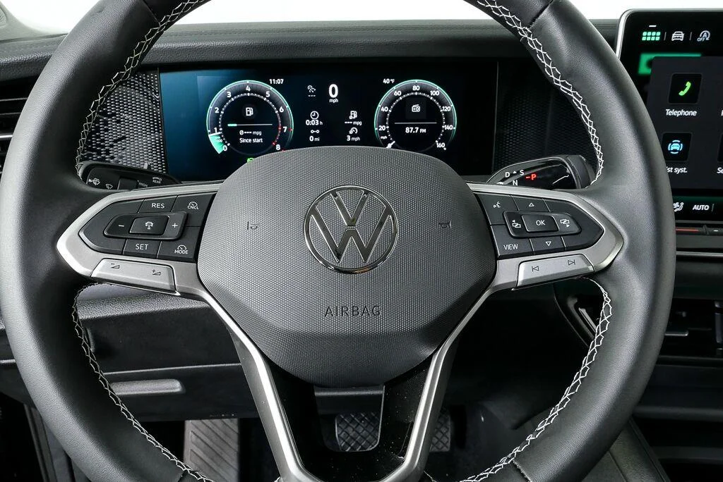 New 2026 Deep Black Pearl Volkswagen SE image 11