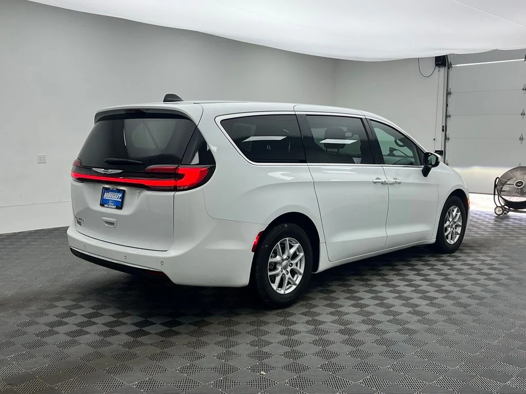 Used 2023 White Chrysler Touring image 8