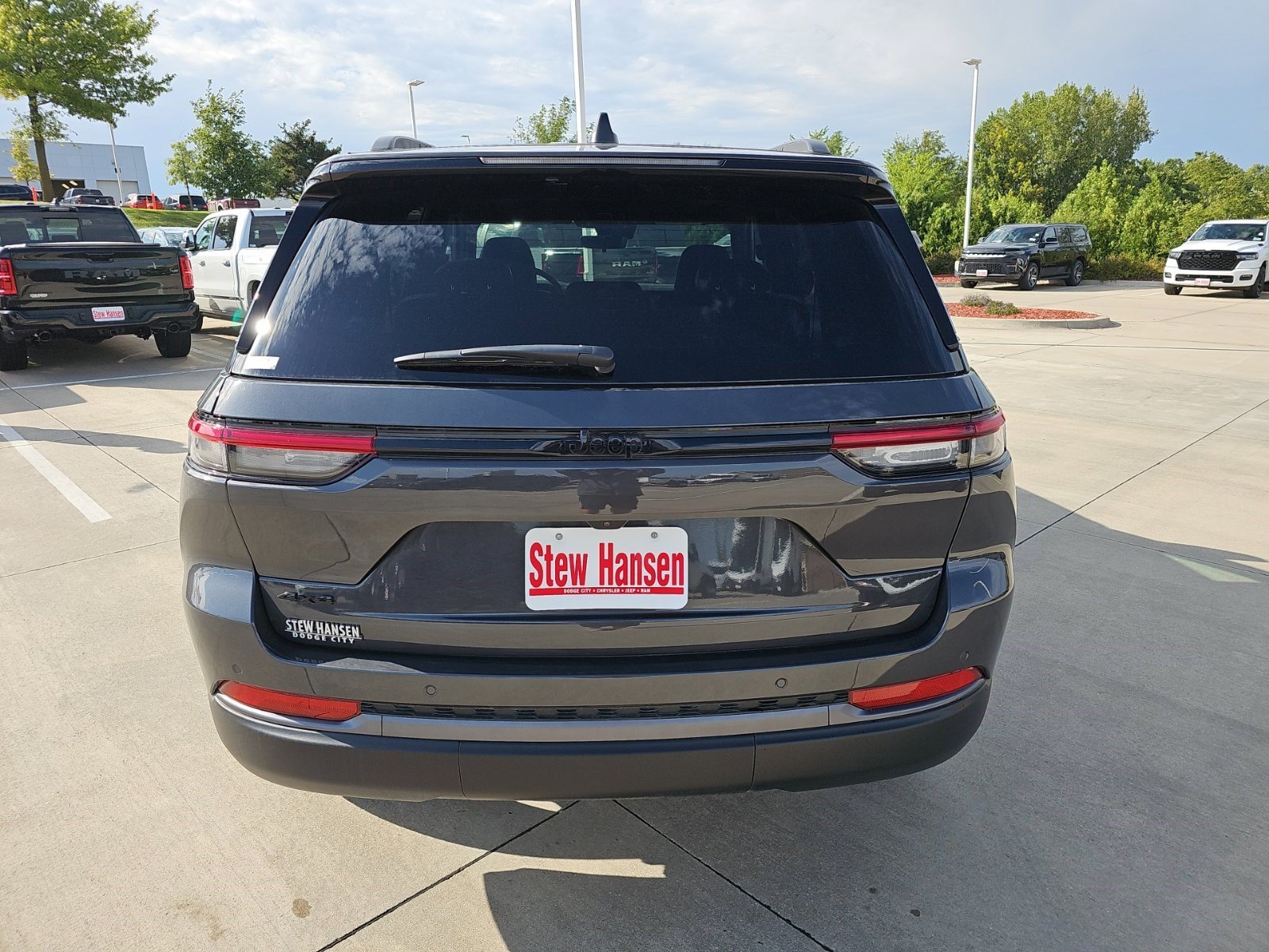 New 2026 Baltic Gray Metallic Clearcoat Jeep Limited image 4