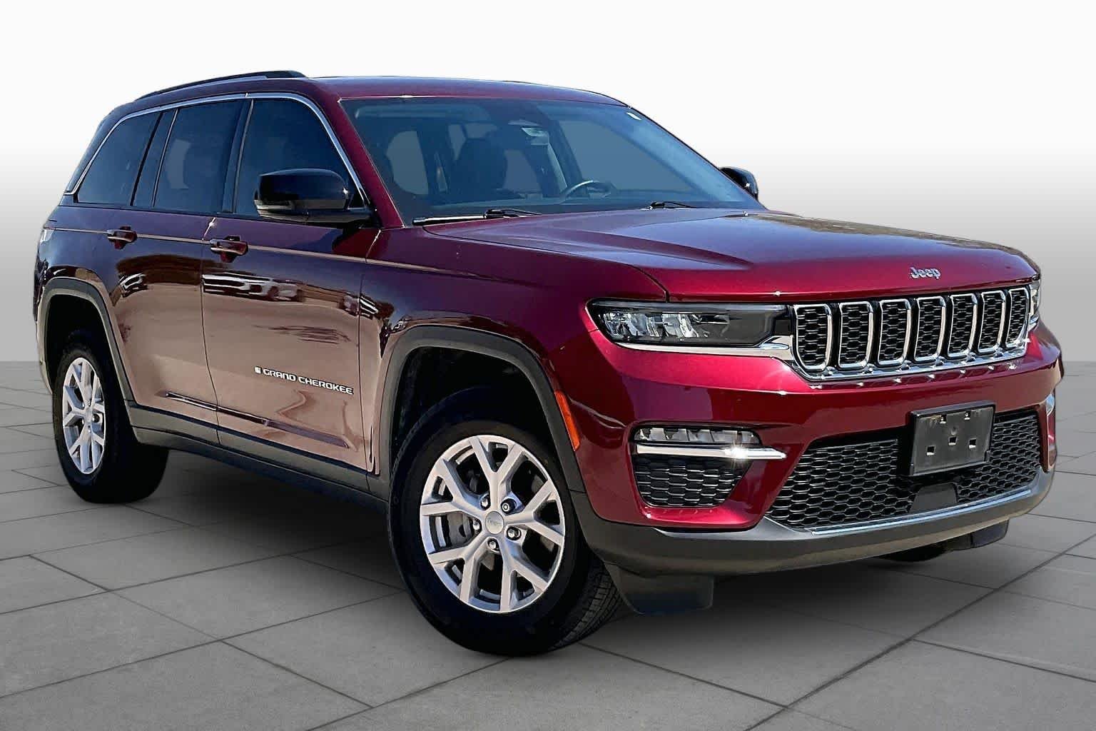 Used 2022 Velvet Red Pearlcoat Jeep Limited image 3