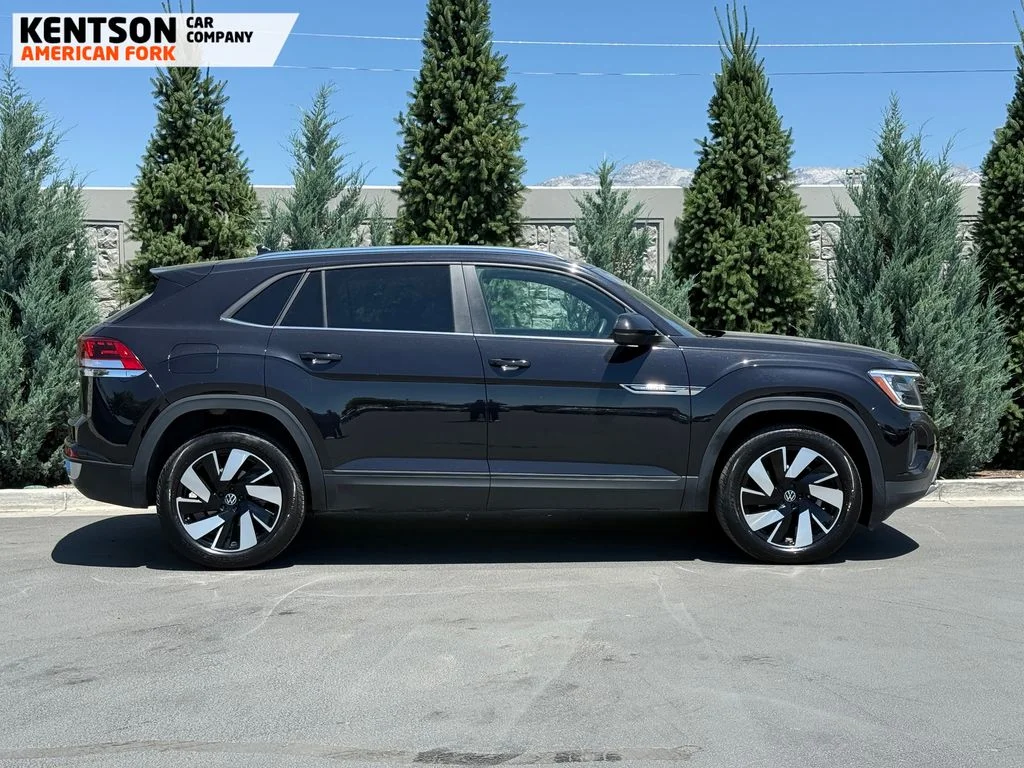 Used 2025 Black Volkswagen 2.0T SE w/Technology image 9