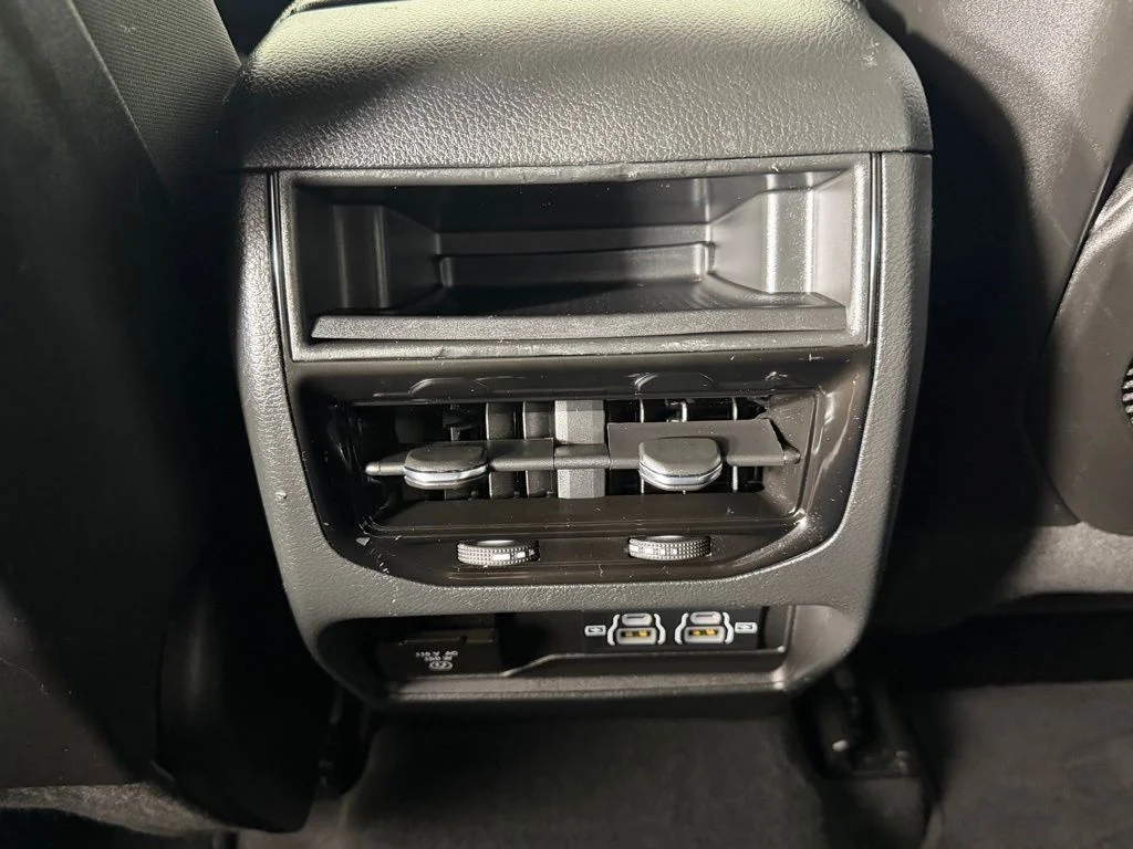 Used 2025 Diamond Black Jeep Altitude image 20