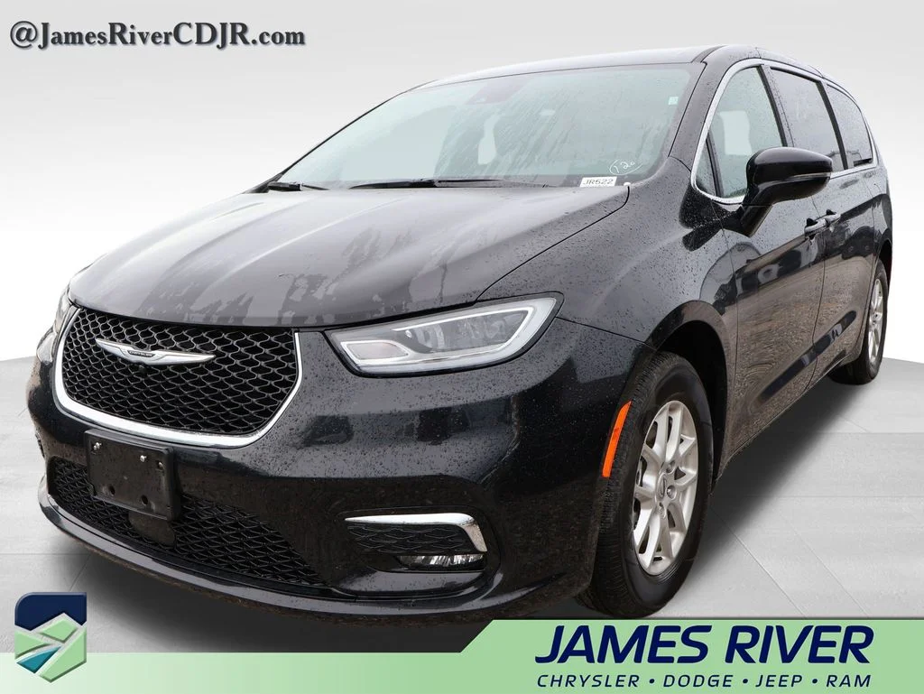2025 Chrysler Pacifica Select's photo
