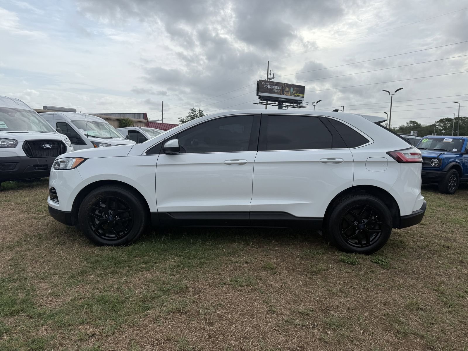 Used 2022 Oxford White Ford SEL image 7