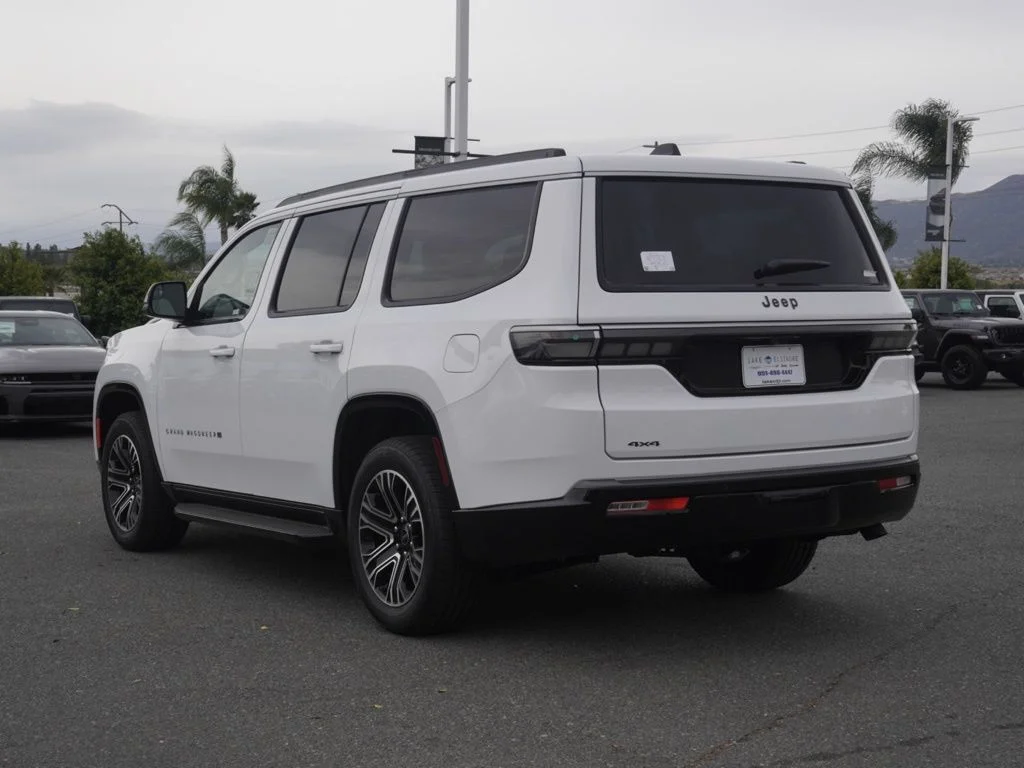 New 2026 Bright White Clear-Coat Exterior Paint Jeep  image 5
