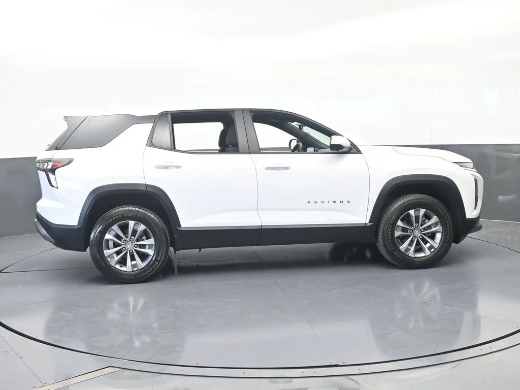 Used 2025 Summit White Chevrolet LT image 7