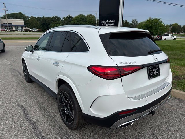 New 2026 MANUFAKTUR Moonlight White Metallic Mercedes-Benz GLC 300 image 42