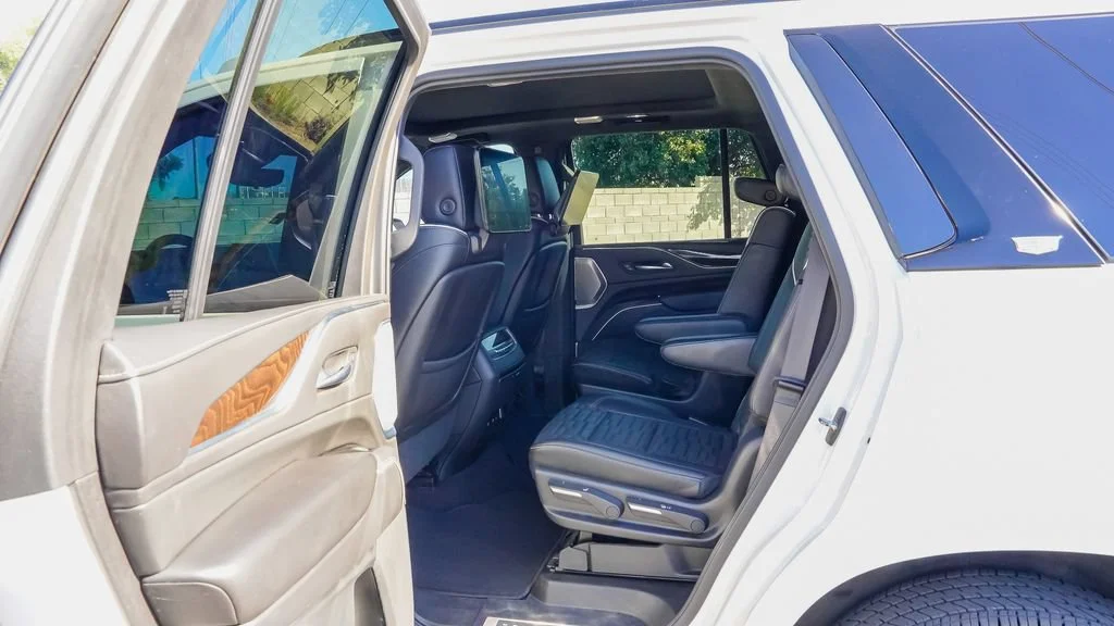 Used 2021 CRYSTAL WHITE TRICOAT Cadillac Sport Platinum image 10