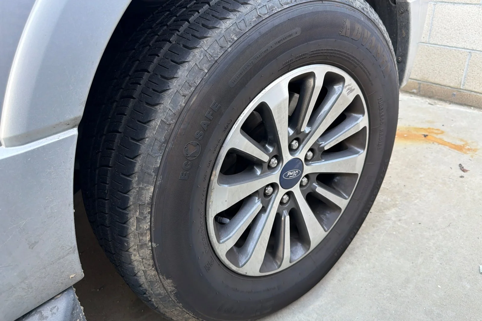 Used 2016 Ingot Silver Ford XLT image 3