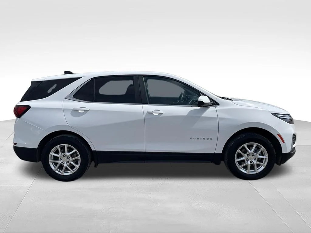 Used 2022 White Chevrolet LT image 4