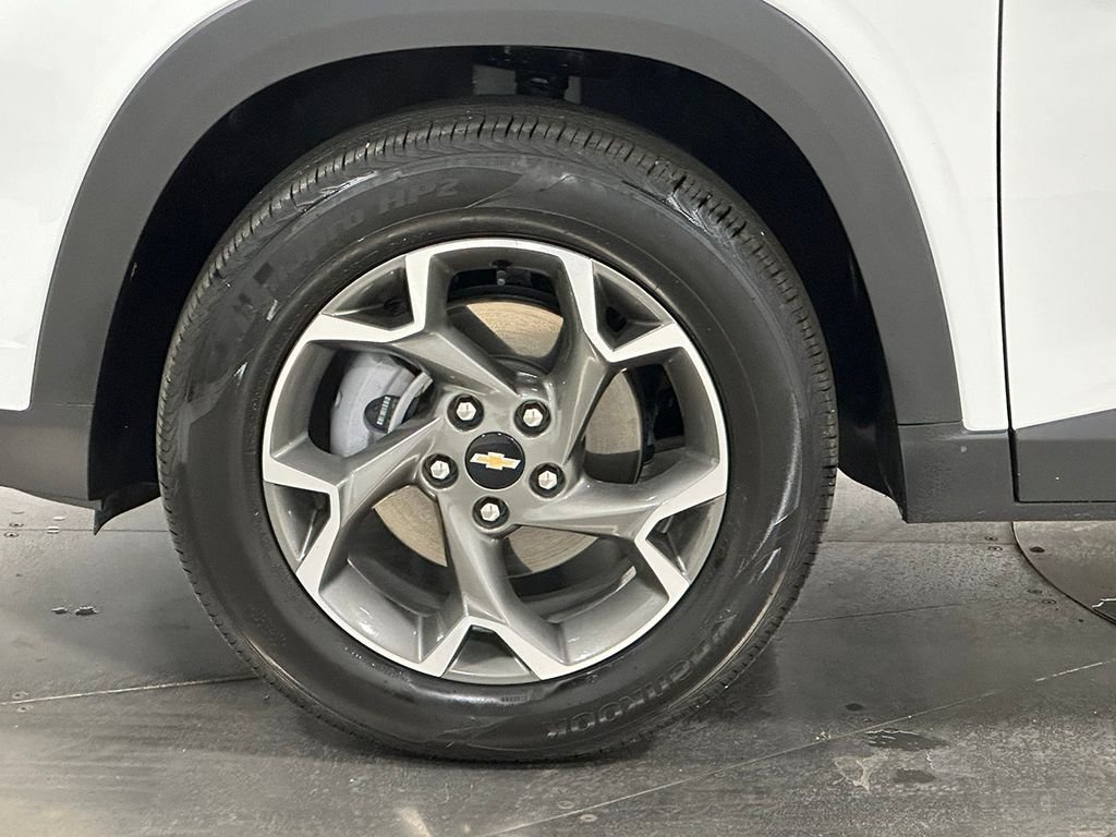 Used 2025 White Chevrolet LT image 36