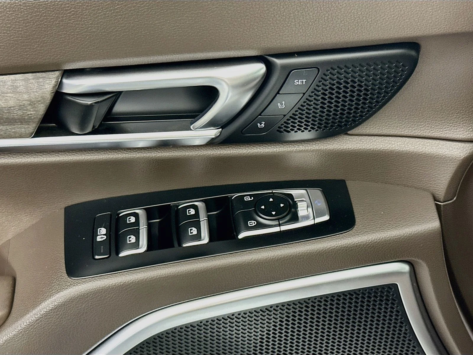 Used 2020 Snow White Pearl Kia SX image 18