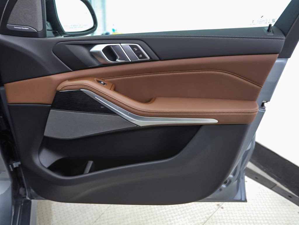New 2026 Gray Metallic BMW xDrive40i image 29