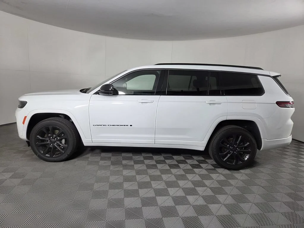 New 2026 Bright White Clear-Coat Exterior Paint Jeep Limited Reserve image 7