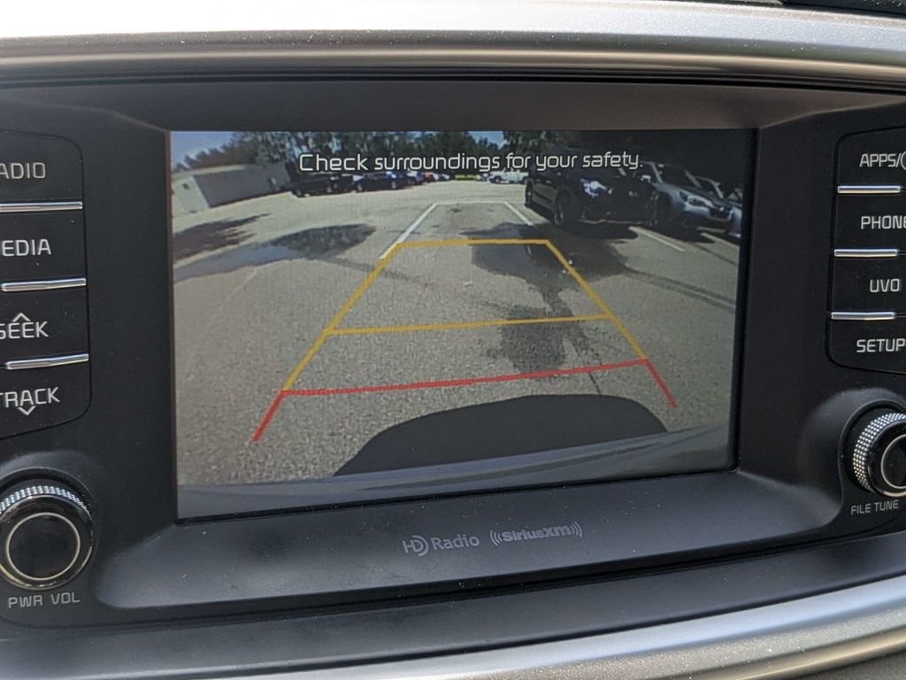 Used 2017 White Kia LX image 22