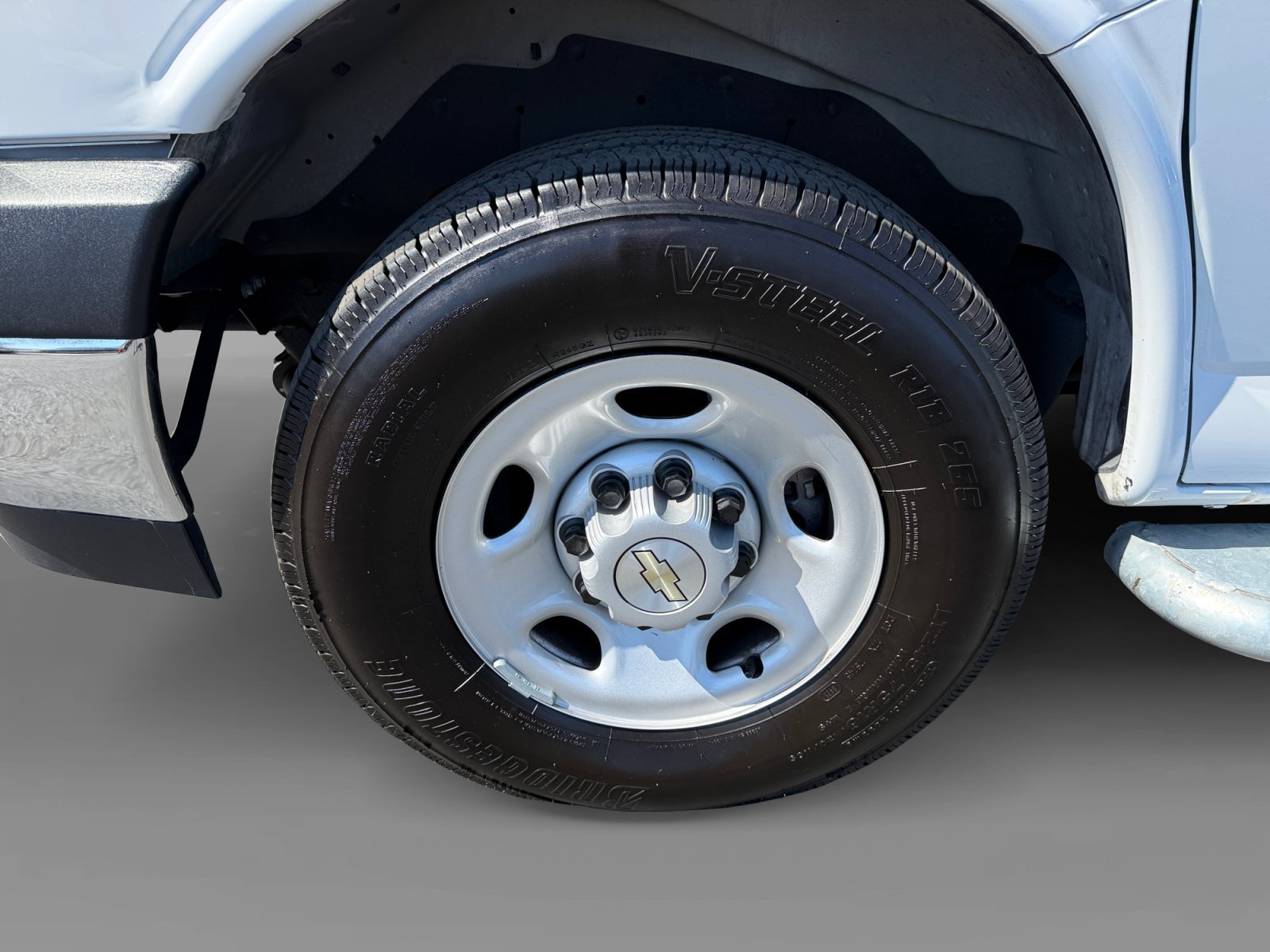 Used 2025 Summit White Chevrolet Work Van image 9