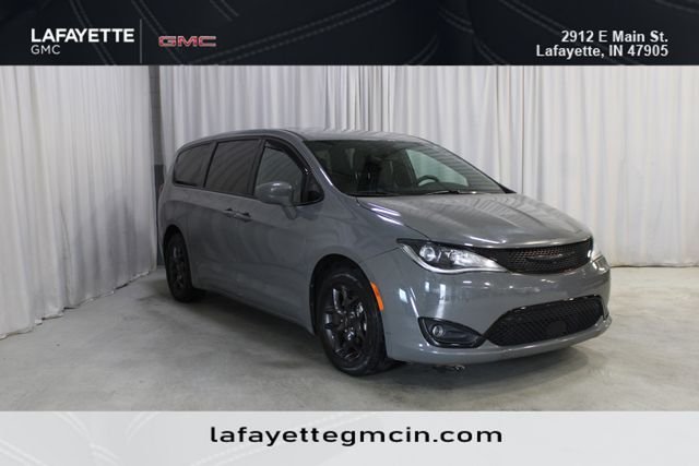 2020 Chrysler Pacifica Touring's photo