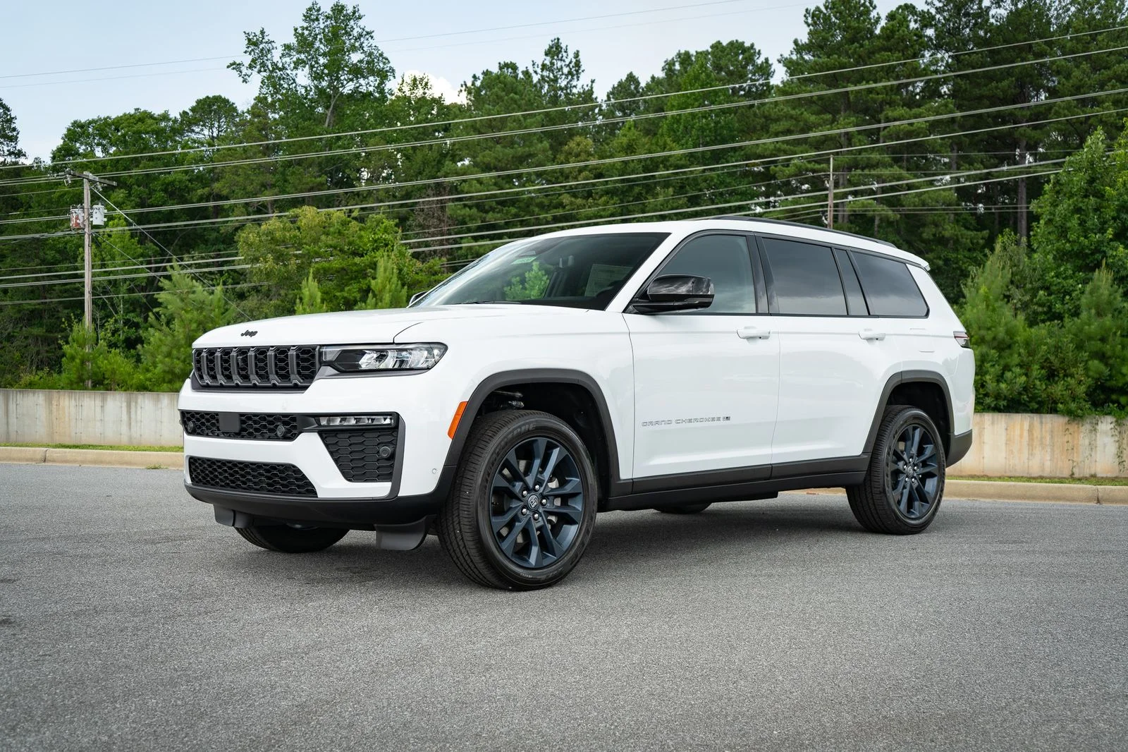 New 2026 White Jeep  image 3