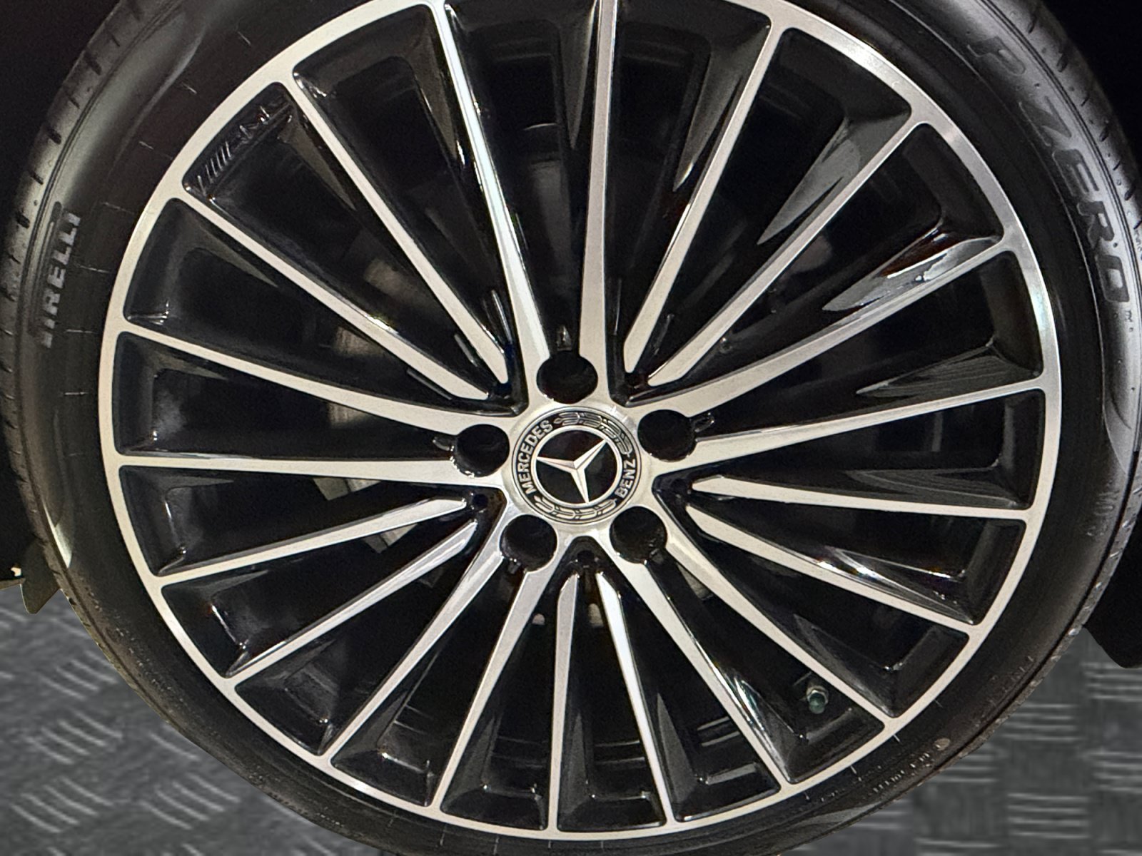 New 2026 MANUFAKTUR exclusive graphite grey magno Mercedes-Benz C 300 image 9