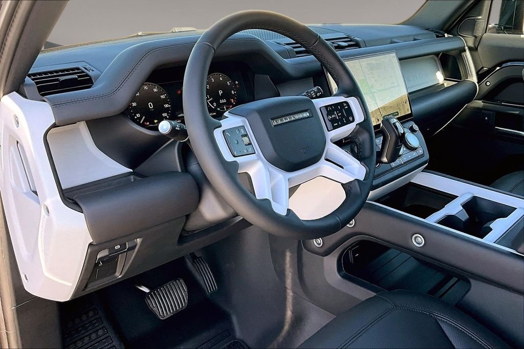 New 2026 SANTORINI BLACK Land Rover S image 7