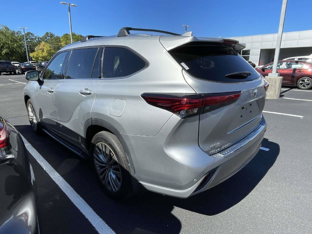 Used 2022 Silver Toyota Platinum image 5