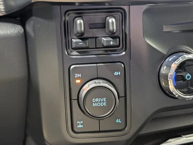 New 2026 Glacier Gray Metallic Tri-Coat Ford F-250® Lariat® image 44