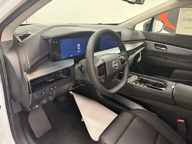 New 2025 Everest White TriCoat Nissan SL image 13