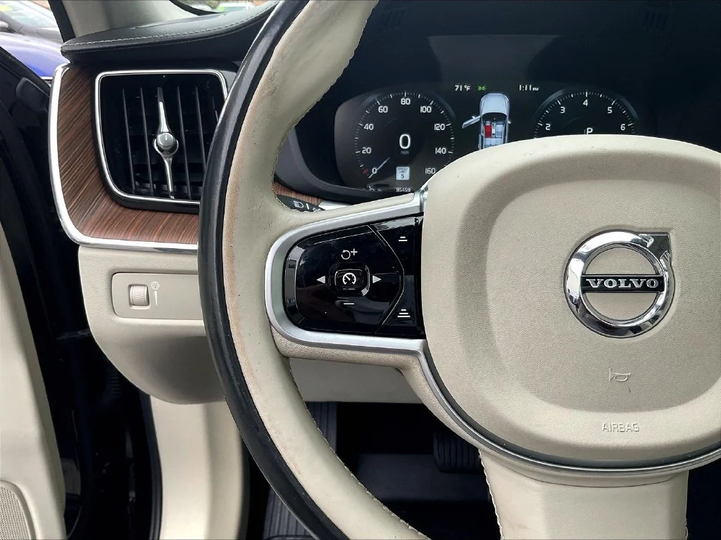 Used 2019 Onyx Black Metallic Volvo T6 Inscription image 12