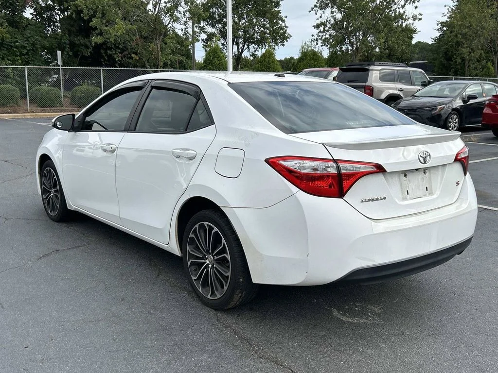 Used 2016 White Toyota S Premium image 4