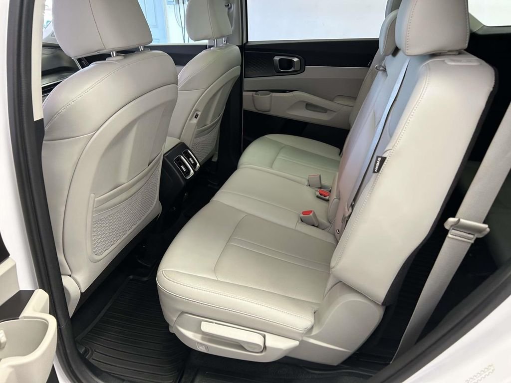 Used 2025 White Kia S image 13