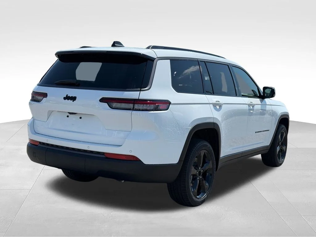 New 2026 Bright White Clear-Coat Exterior Paint Jeep Limited image 27