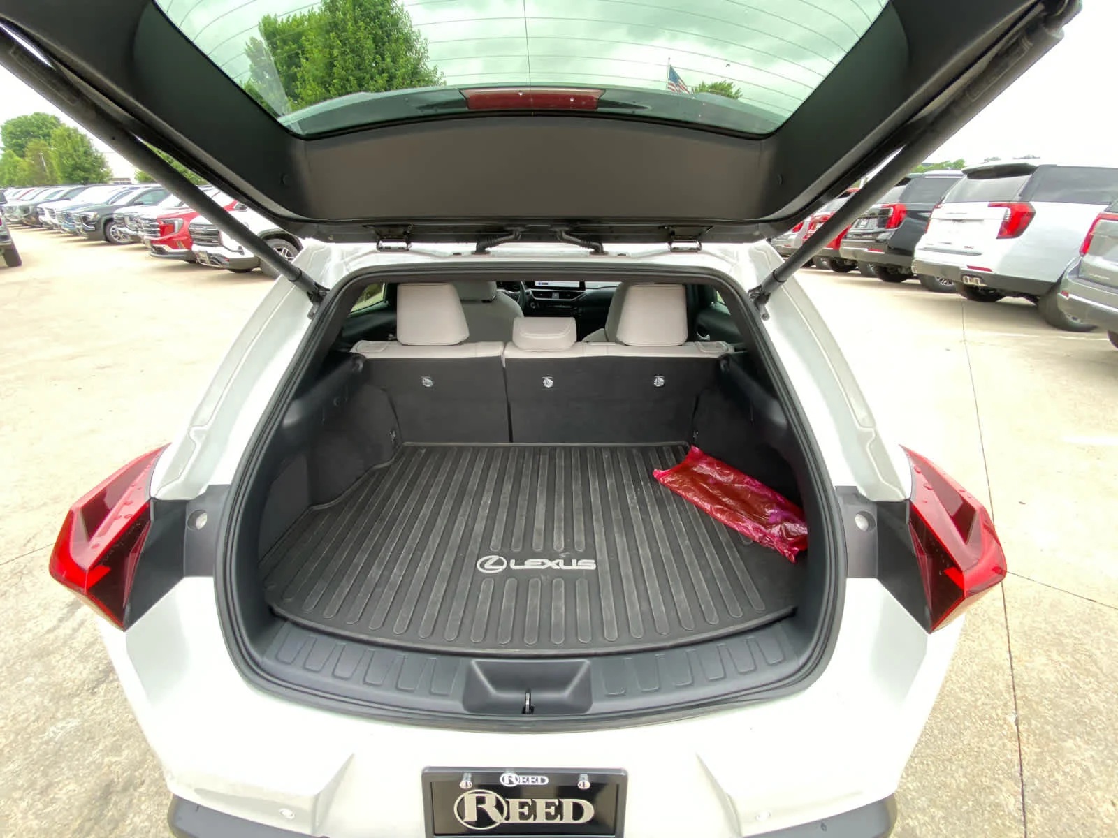 Used 2025  Lexus UX 300h image 24