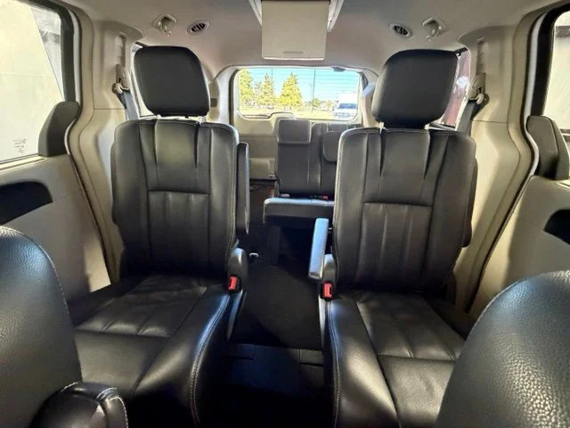 Used 2013 White Chrysler Touring image 38