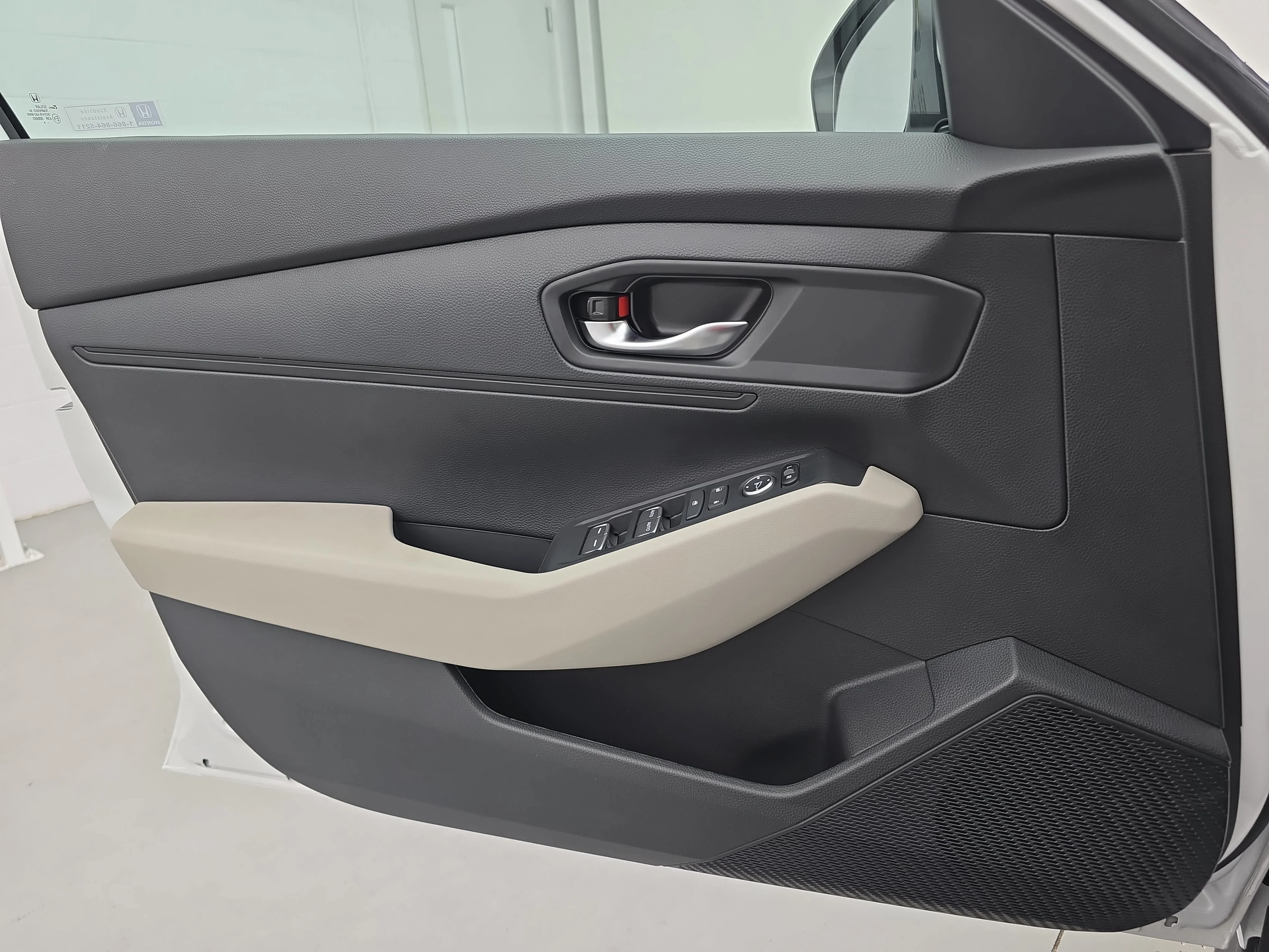 New 2026 Platinum White Pearl Honda LX image 25