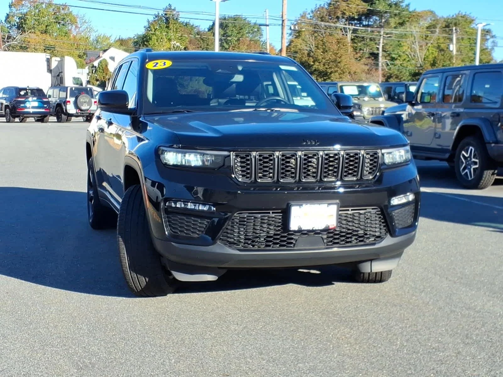 Used 2023 Diamond Black Crystal Pearlcoat Jeep Limited image 4