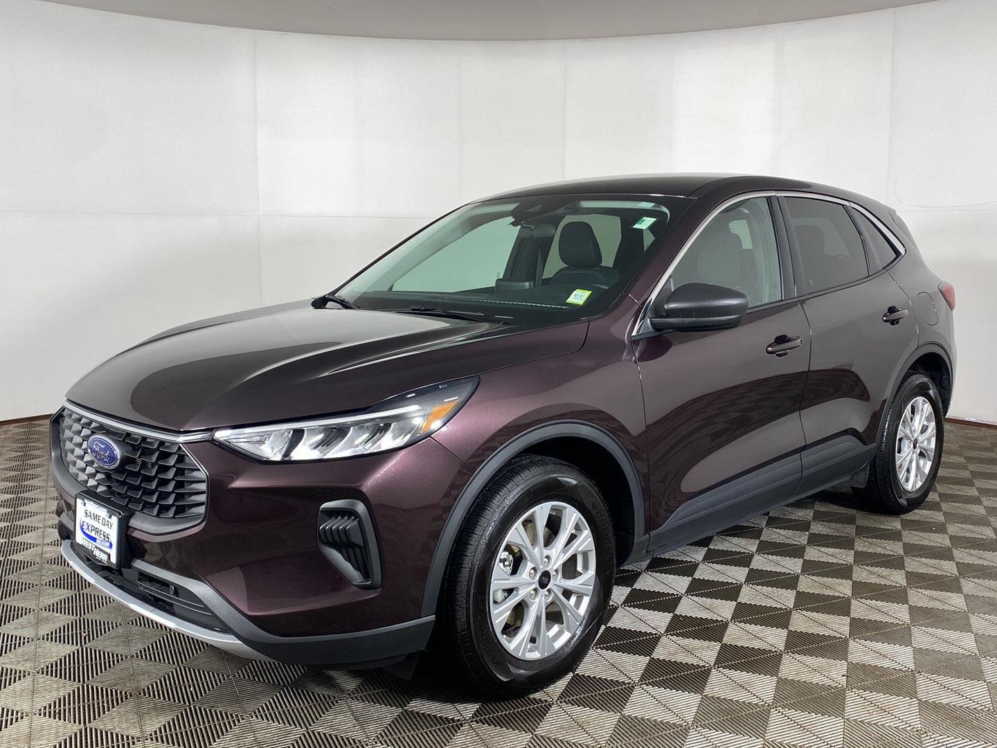 Used 2023 Cinnabar Red Ford Active image 28