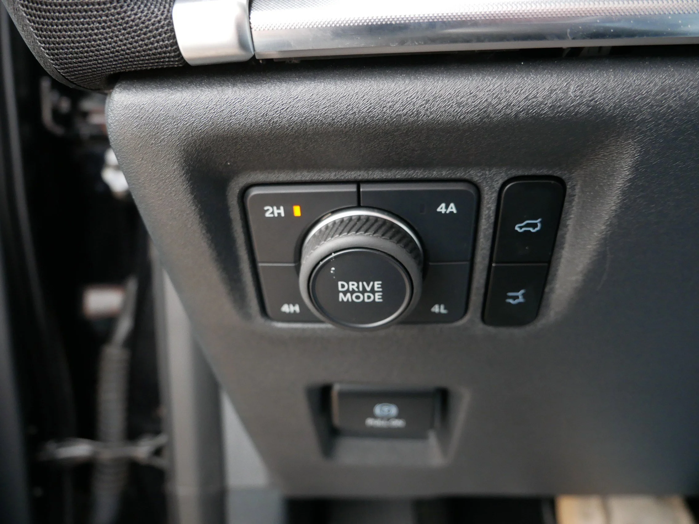 Used 2025 Agate Black Metallic Ford Platinum image 26
