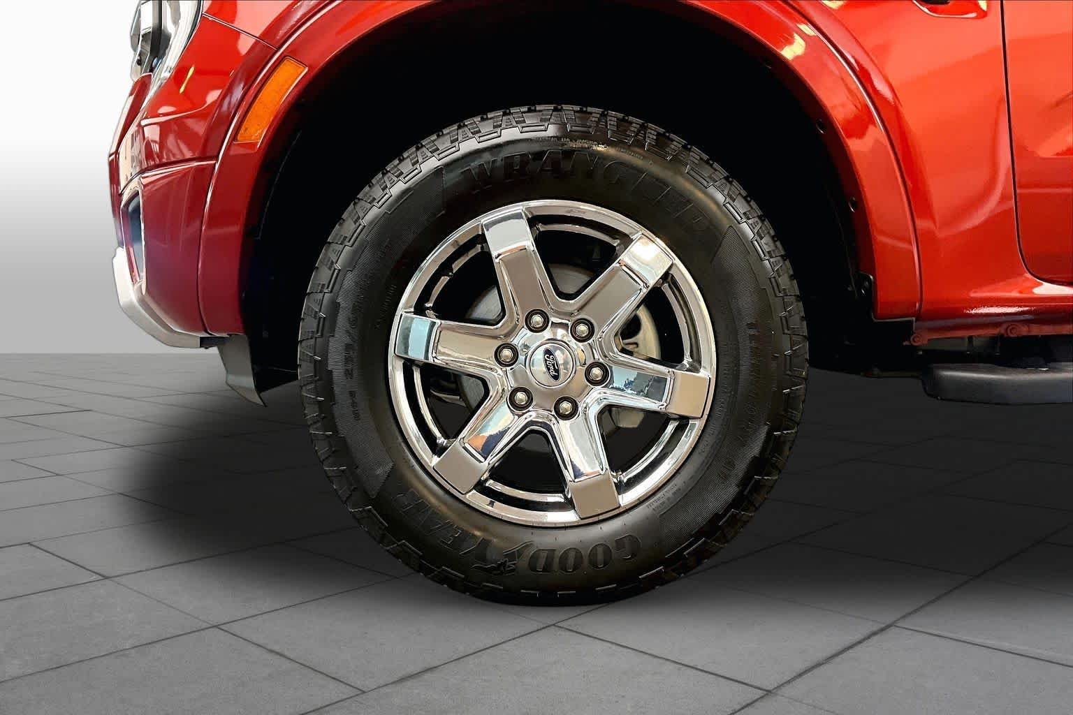 Used 2024 Hot Pepper Red Tinted Clearcoat Ford XLT image 12