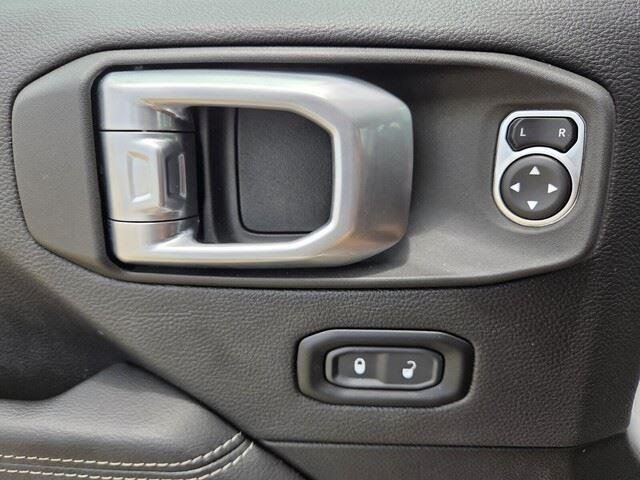 Used 2021 Bright White Clearcoat Jeep Unlimited Sahara image 22